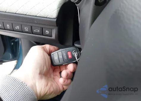 2025 Toyota Camry Xle z USA, uszkodzony, nr VIN 4T1DAACK9SU566859